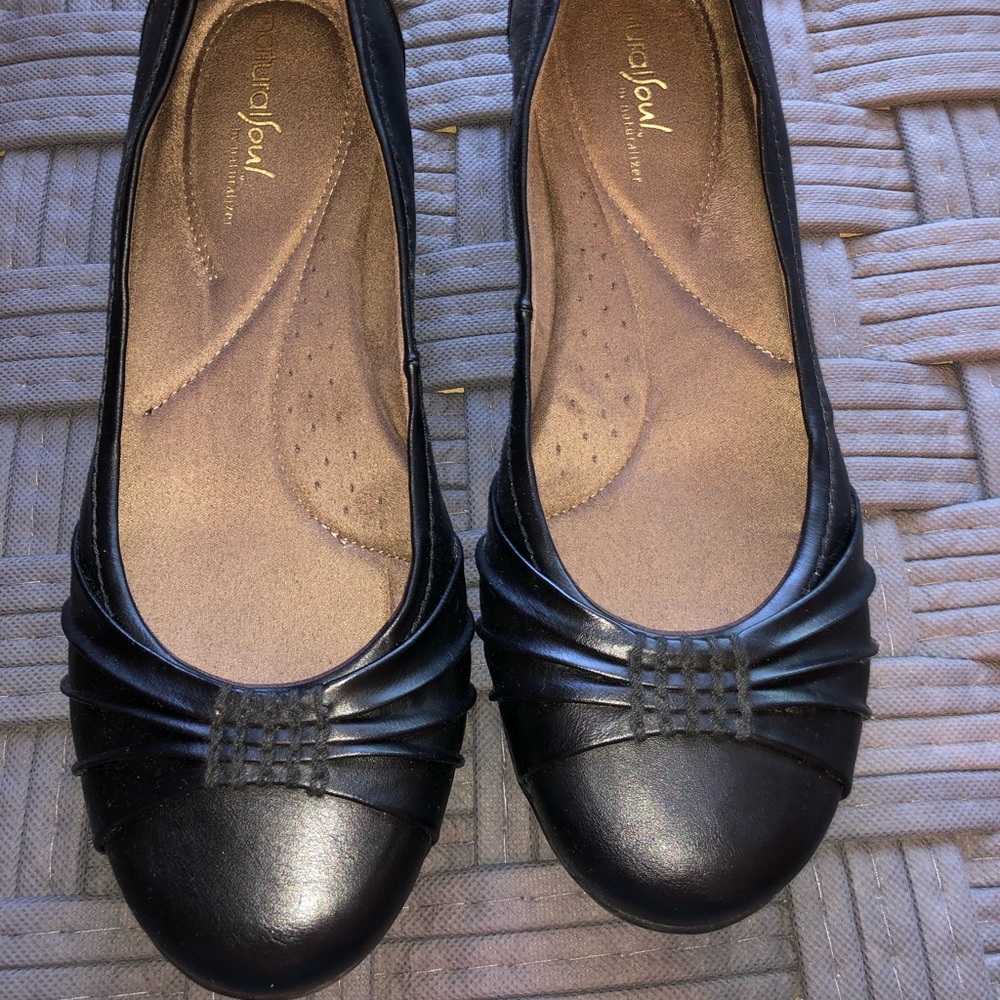 Naturalizer Shoes - Picture 2 of 4